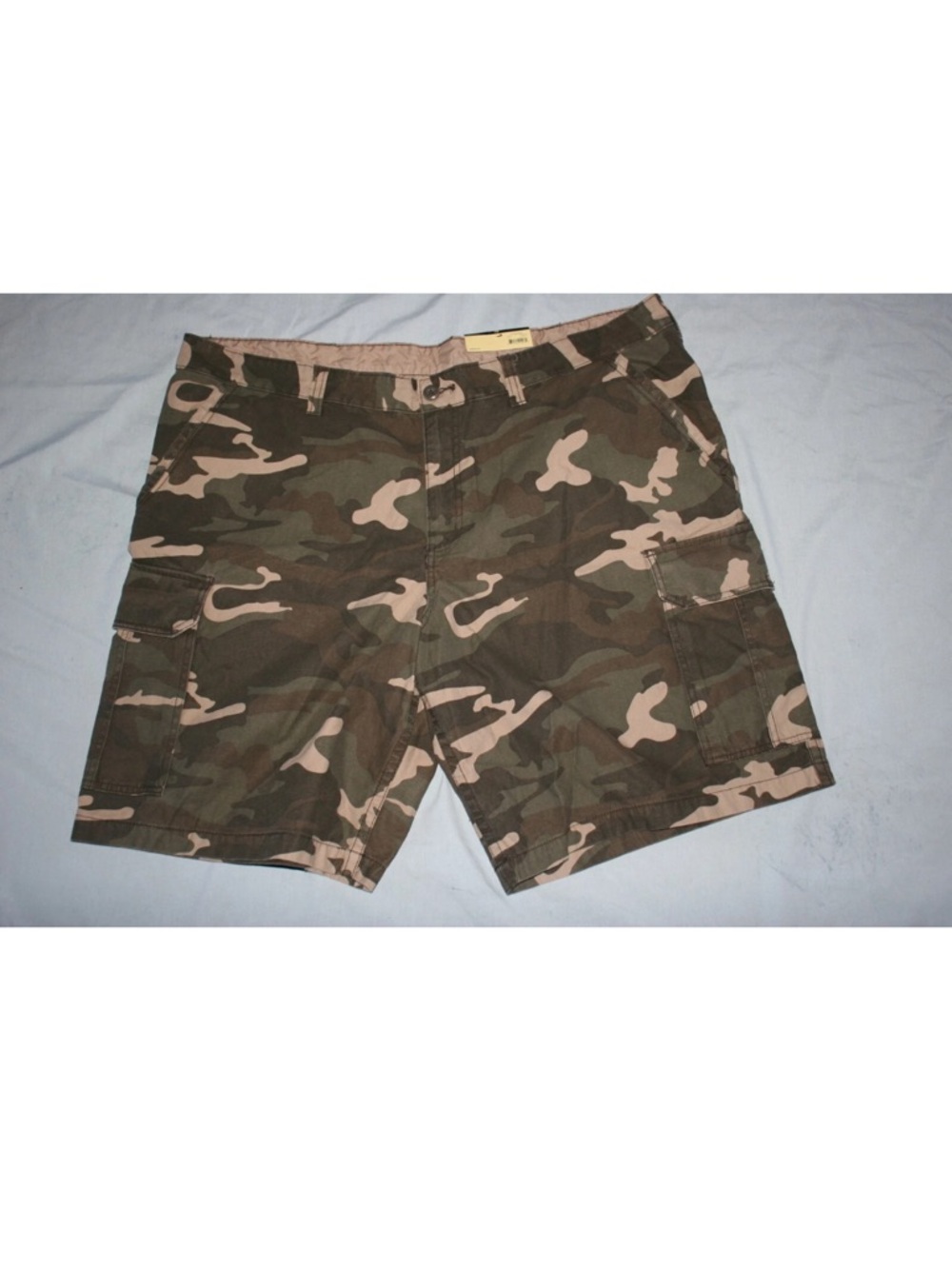 New! Men's Camo Cargo Shorts - Green Camouflage New with tags